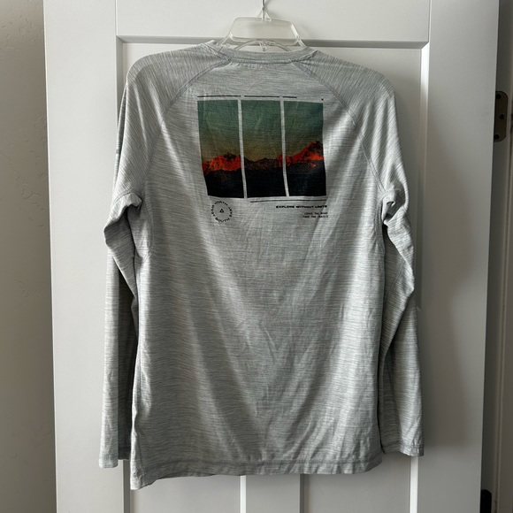 Old Navy Long Sleeve - Picture 2 of 3